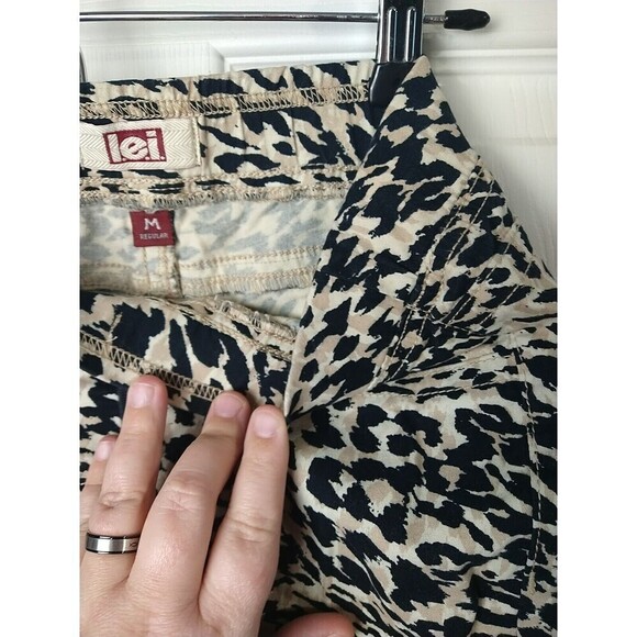 Lei Leopard Print Pullon Elastic Waist Drawstring Close Jeggings. Size M - Picture 9 of 13